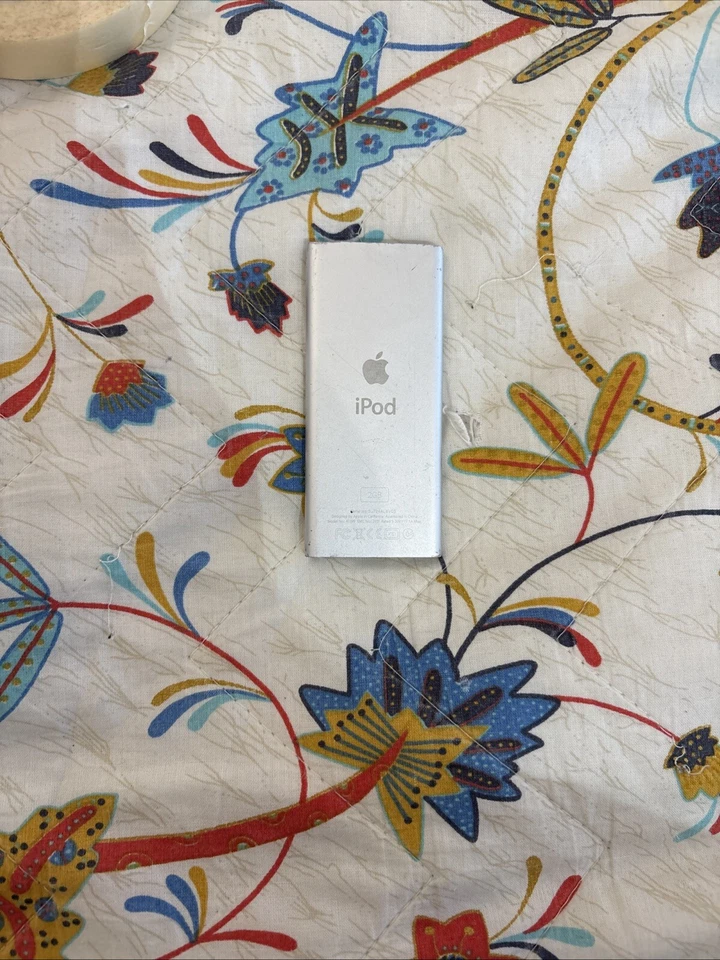 Apple iPod Nano A1199 2nd Generation 2GB Argento Silver N15 - Immagine 2 di 4