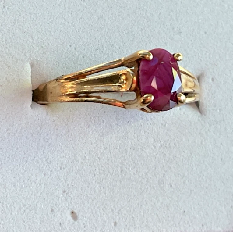 10K Yellow Gold Natural Ruby Solitaire Ring Size 8 - Image 4 of 4