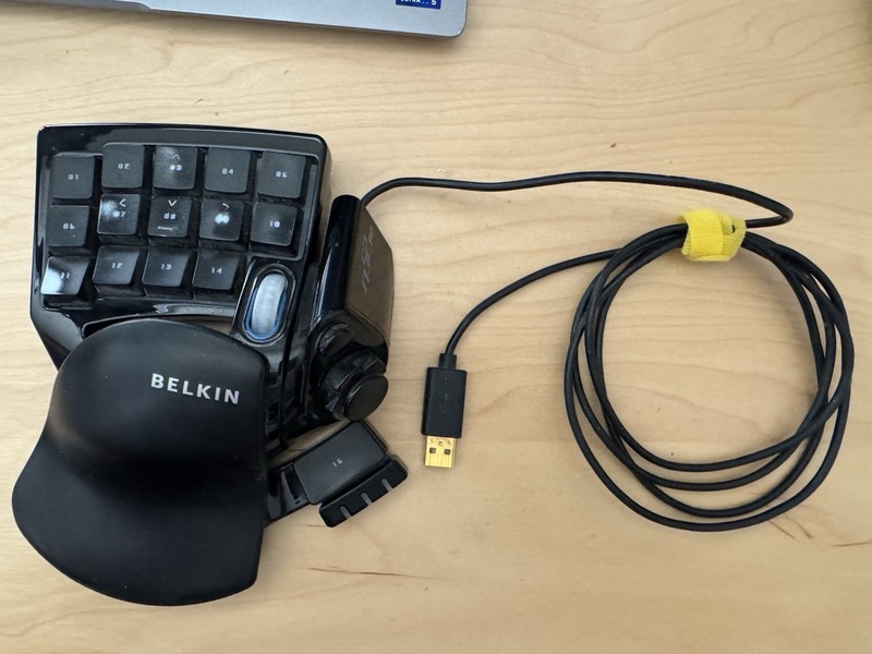 Belkin Nostromo SpeedPad N52 Keyboard Gamepad Tournament Edition F8GFPC200
