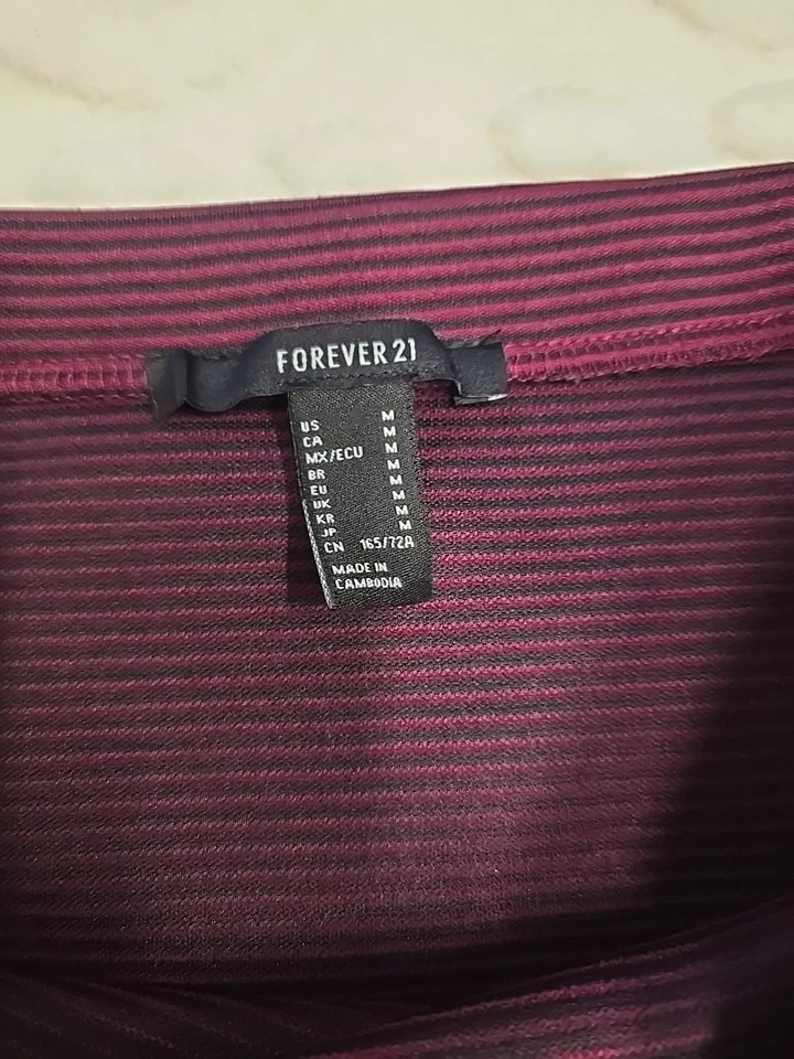 Forever 21 Pencil Skirt Stretchy Size Medium - Image 4 of 4