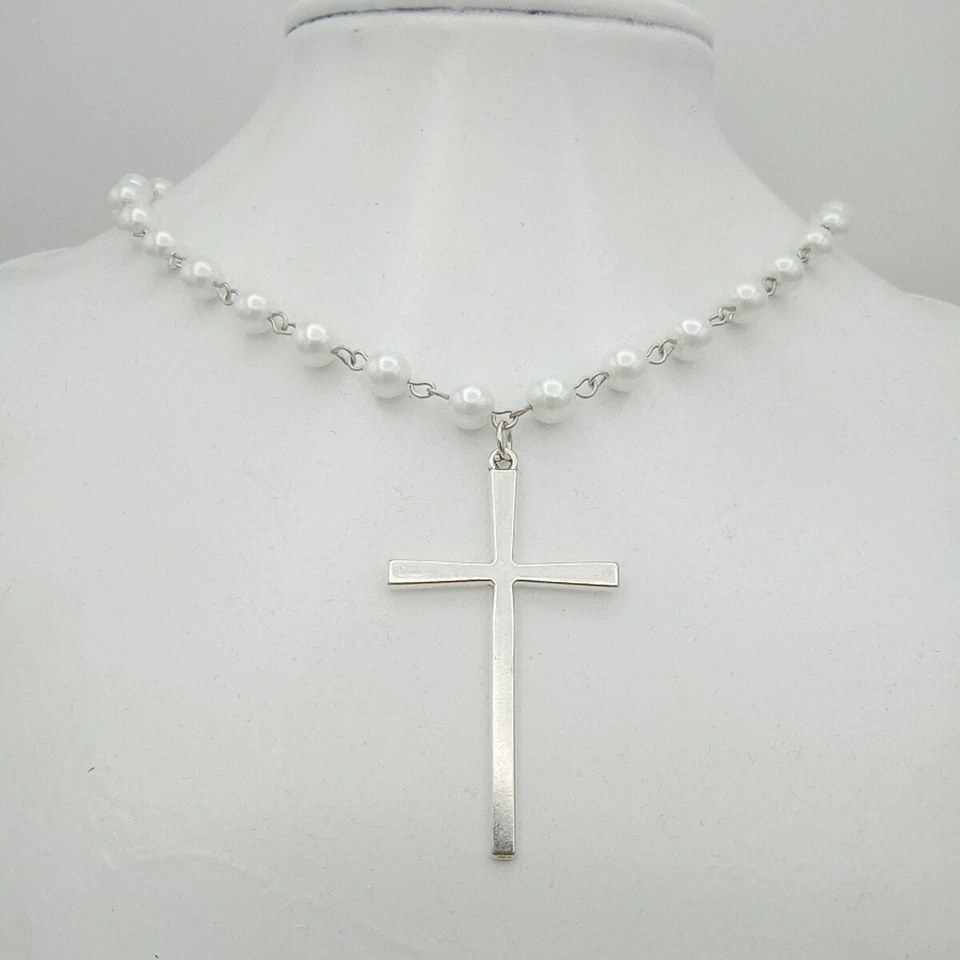Collar Grande CRUZ en Perlas Imitadas 19" Grande Tono Plata Colgante Religioso Rock Reino Unido Foto 4 de 4