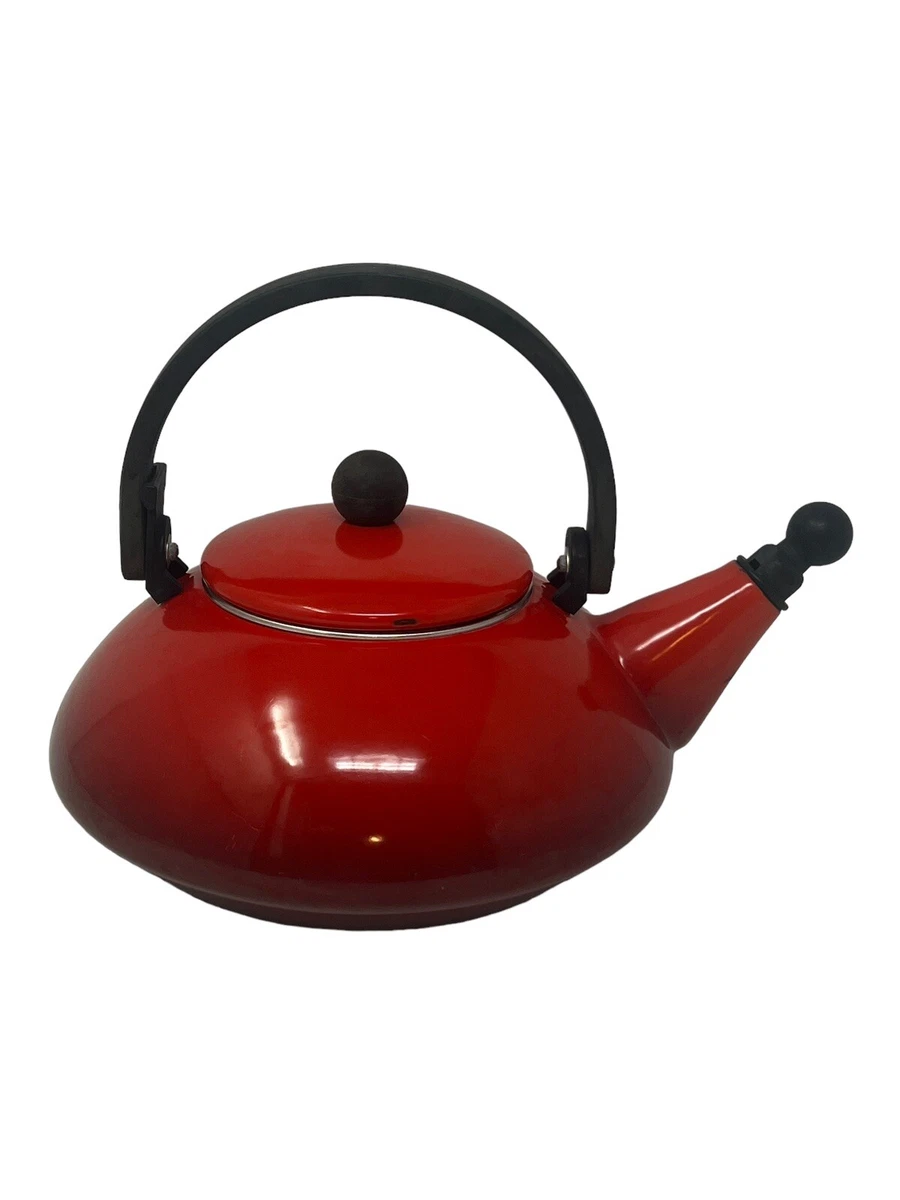 Le Creuset Whistling Tea Kettle - 1.8 qt - Red