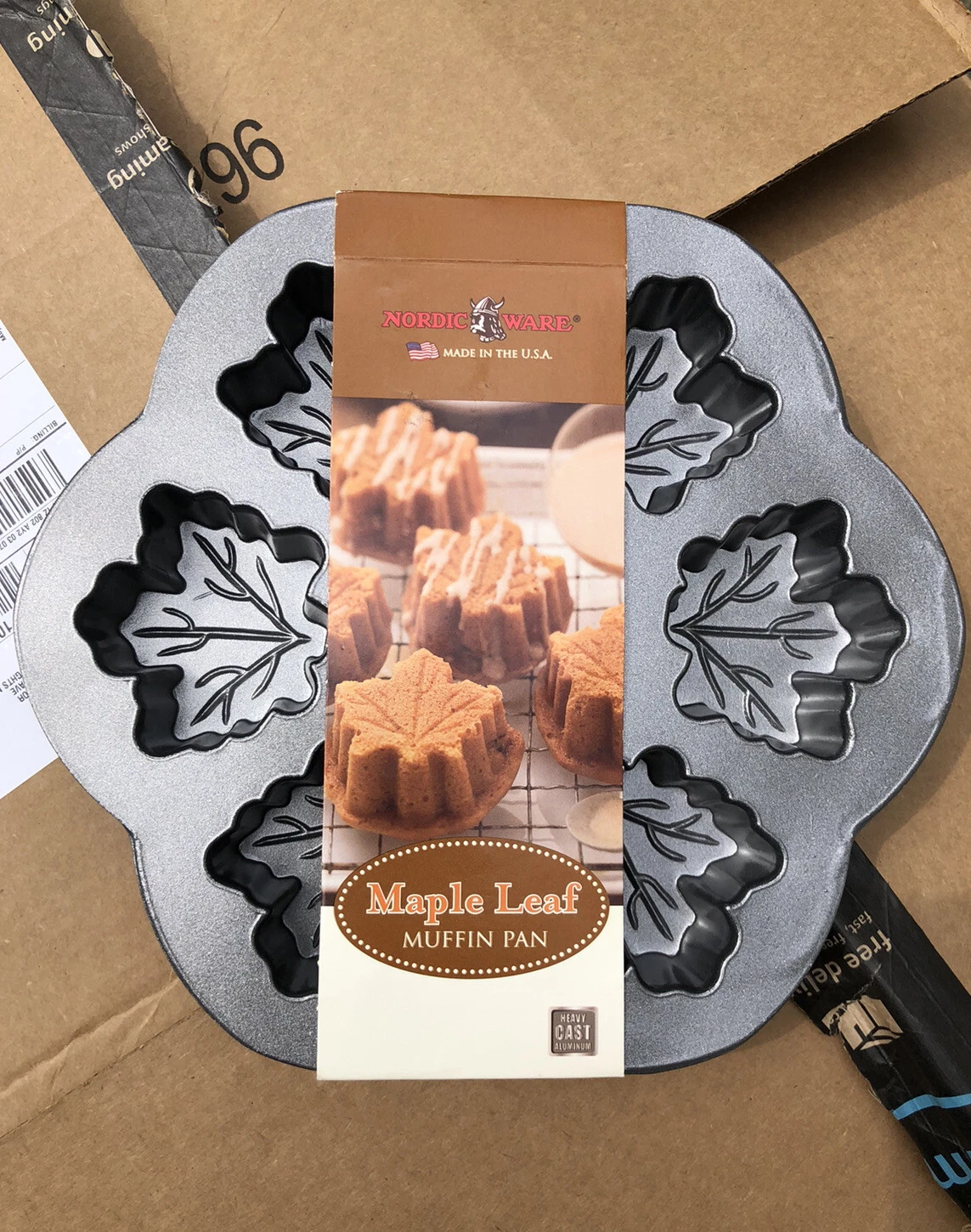 MAPLE LEAF MUFFIN PAN MADE IN USA
