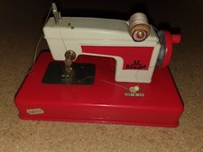 Alte rote REGINA Kindernähmaschine - guter Zustand 60er Jahre 