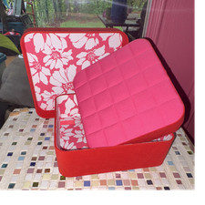 Est e Lauder Pink Floral Pattern Fabric Makeup Bag Organizer Set of 2 nesting 