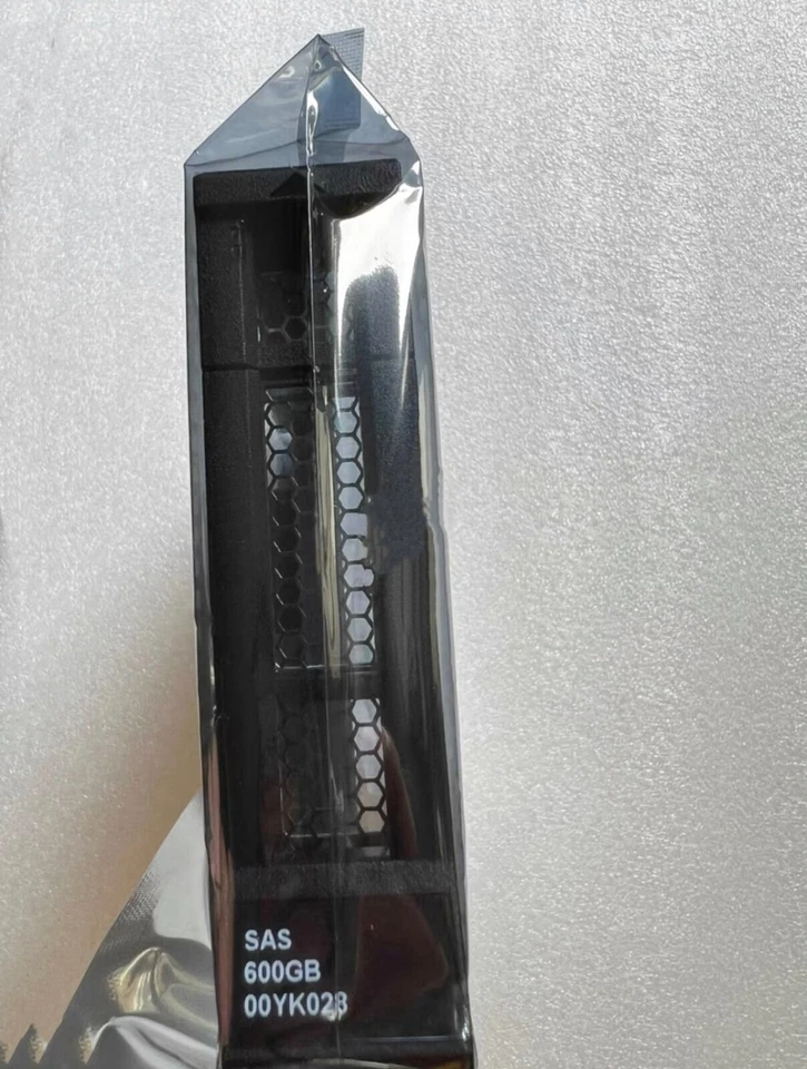 Lenovo 00YK028 7XB7A00039 600GB 3.5" 15K SAS 12Gbps Storage Hard Disk Drive - Image 3 of 3