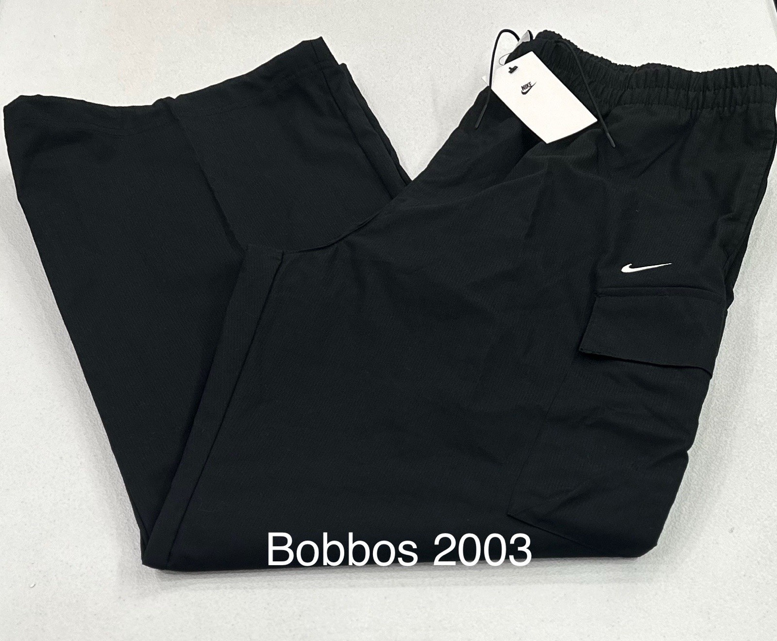 Nike Women's Standard Fit Mid Rise Full Length Cargo Pants, Black, Size XL