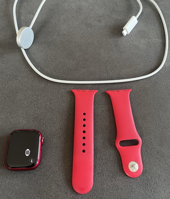 Apple Watch Series 7 GPS 41mm rot mit Ladekabel