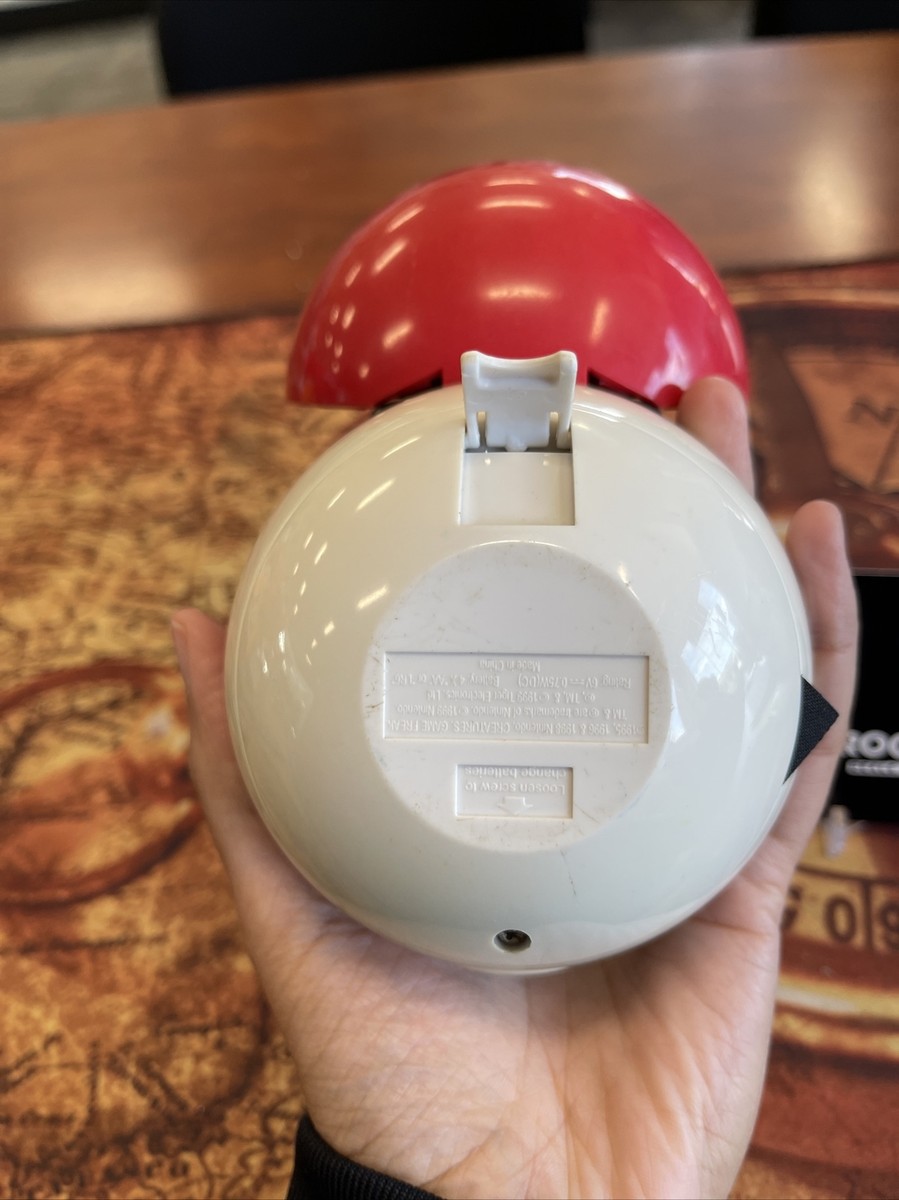 Vintage Tiger Electronics 1999 Pokemon Poke Ball Handheld