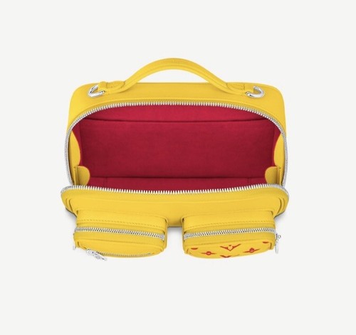louis vuittons Utility Crossbody Bag. - Picture 5 of 7