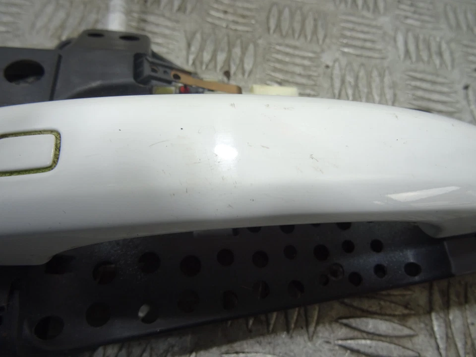 2010 AUDI A5 S-LINE 8F7 2.0TDI MK1 CABRIO FRONT LEFT SIDE DOOR LOCK+HANDLE *8717 - Image 4 of 4