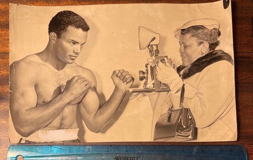 1957 AP WIRE BOXING MATCH PHOTO HURRICANE JACKSON & MA PREP FOR EDDIE MACHEN HOF - Picture 2 of 10