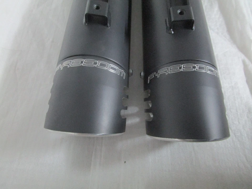 17-23 Harley Touring Freedom Performance 4" Racing Slip-on Mufflers BLACK - Image 4 of 4