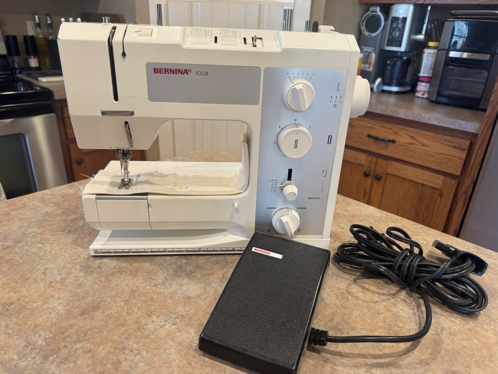 Bernina 1008 Sewing Machine - Foot Pedal, Cord, Cloth Case, 