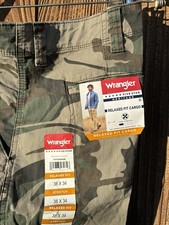 Wrangler Relaxed Fit Men  s 38x34 Camo Cargo Pants w/ Stretch Tech Pocket New
