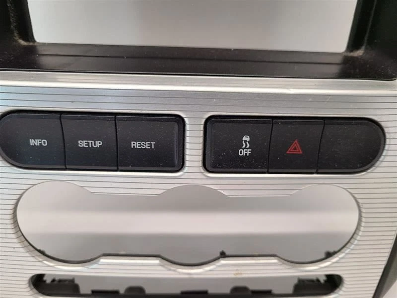 Ford Edge 2010 10 bisel de ventilación de radio negro plateado Foto 3 de 4