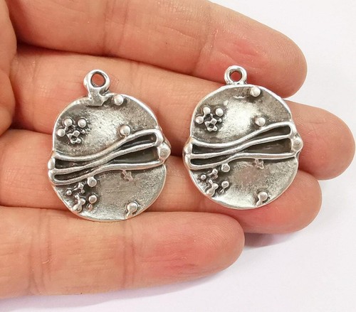 2 Round Dangle Charms Antique Silver Plated jewelry Accessories G24632