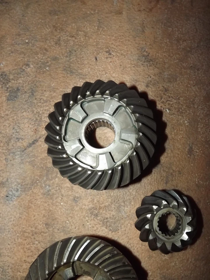 Nissan Tohatsu 90 HP TLDI Gear set PN 3D8640100,3T1640930,3B7640200 - Image 3 of 4