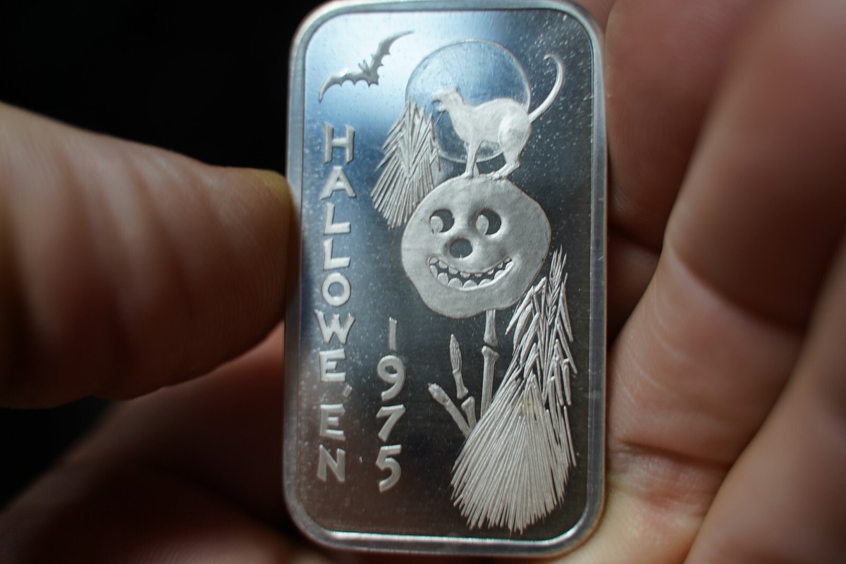 Vintage Halloween 1975 pumkin cat bat Madison Mint 1oz 999 silver