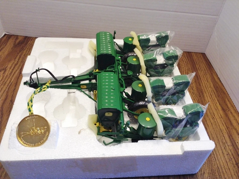 Precision Classics #9 The Model 494-A Four-Row Planter Ertl 1/16 Scale - Image 2 of 4