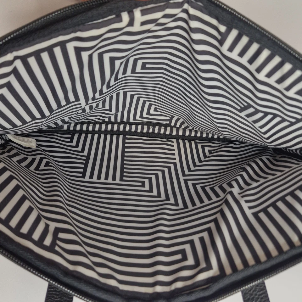 Bolso para portátil Kate Spade a lunares patrón negro y dorado en buen estado limpio Foto 3 de 4