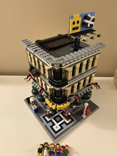 LEGO 10211 Grand Emporium Retired W/Instructions & Minifigs No Box Rare