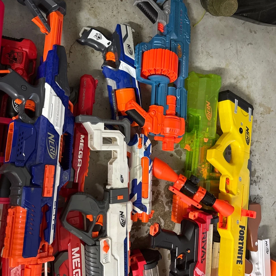 Nerf Gun lot, ammo, and accessories - Image 3 of 4