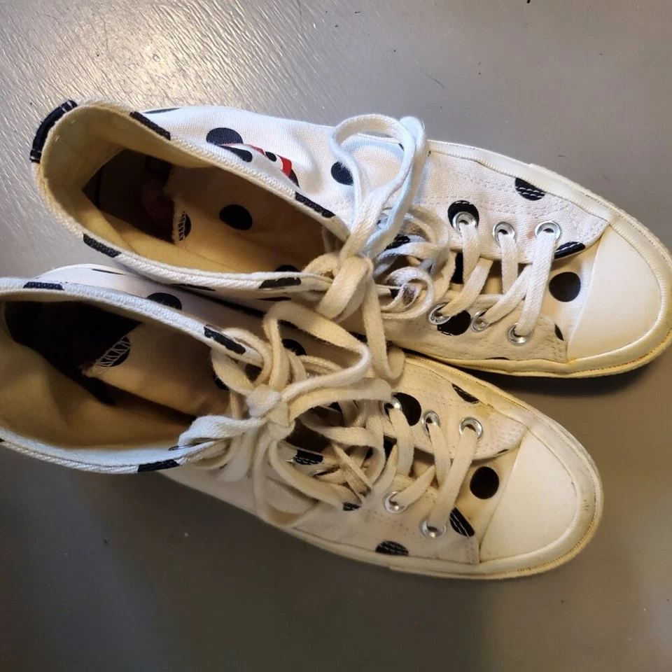 Comme Des Garcons PLAY x Converse Unisex Chuck Taylor Zapatillas Altas Polka Do Foto 2 de 4