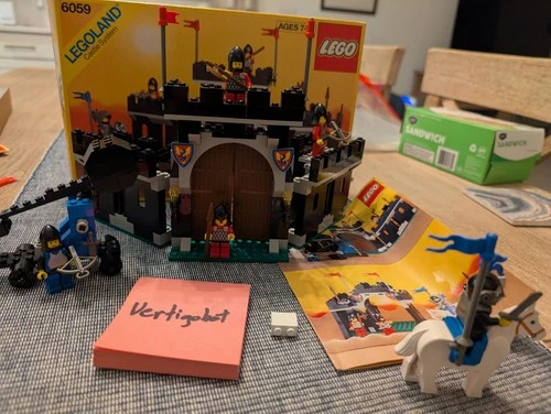 LEGO Castle Set 6059 Knight's Stronghold 100% Complete with box and Instructions