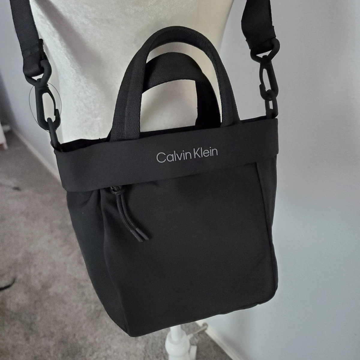 CALVIN KLEIN WOMEN'S NYLON CROSS BODY SMALL BAG COLOR BLACK.