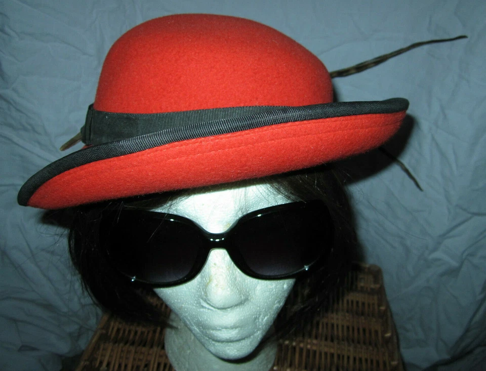 De colección Tally-Ho / Frank Sombrero de fieltro rojo oliva con banda de cinta negra, plumas de faisán Foto 2 de 4