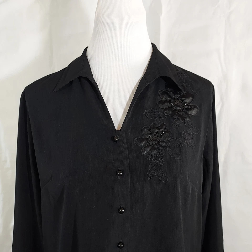 Camisa Top Covington Talla Mediana 10/12 Negra Apliques Con Cuentas Abotonadas Mangas Largas Foto 3 de 4