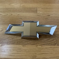 Oem 2021-2026 Chevy Colorado Suburban Tahoe Front Grille Bowtie Emblem 84701878