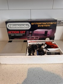 Nintendo NES Action Set - Console in scatola con Mario / Duck Hunt e Light Gun