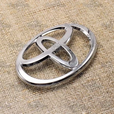 7531133100 Genuine OEM Toyota 4RUNNER CAMRY Front Panel / Radiator Grille Emblem