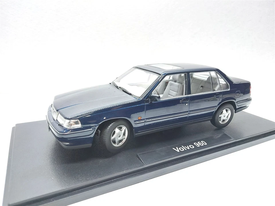 Volvo 960 Blu del 1996 - 1/18 Triple9 **DIFETTO** - Immagine 4 di 4