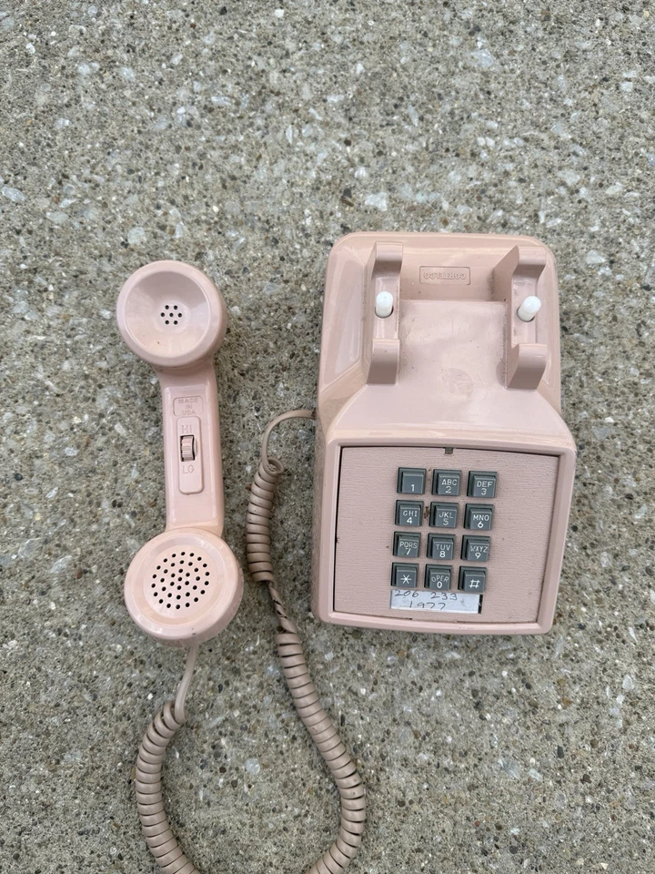 Cortelco 250013-VBA-20M 2500 桌面 电话 触摸音 带音量 粉红色/三文鱼 — 第 2/4 张图片