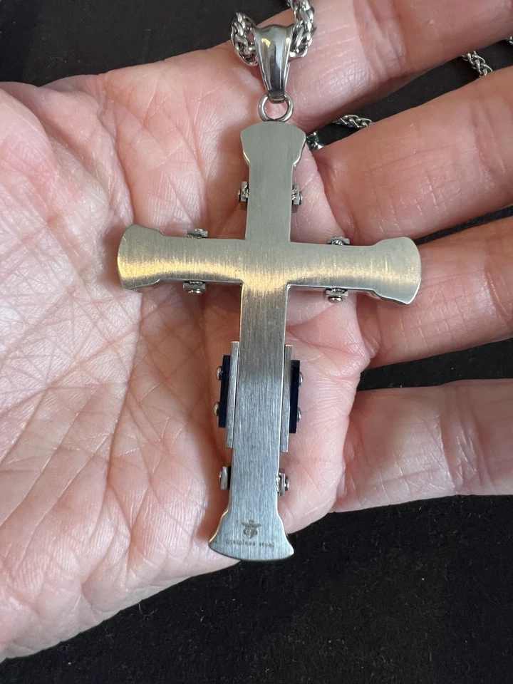 Collar colgante de cruz de acero inoxidable azul para hombre en cadena de trigo circonita cúbica BlackJack Foto 4 de 4