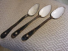 3 Vintage Blue And White Graniteware Swirl Spoons Black Handles Porcelain Enamel