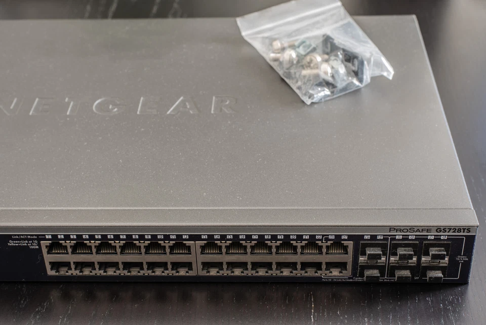 Netgear ProSafe GS728TS, switch rack manageable, 24 ports 1 Gbps + 4 SFP - Photo 2/4