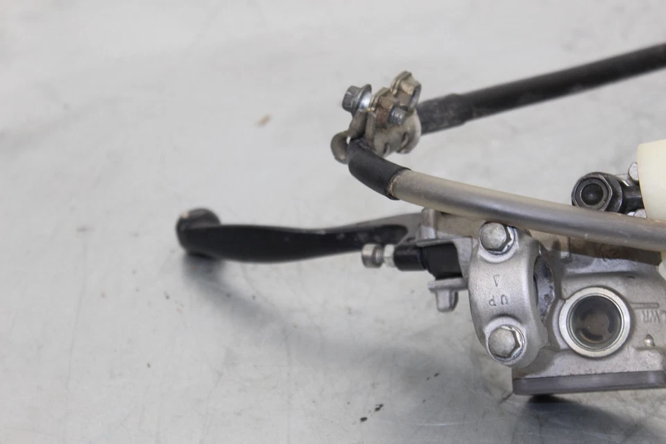 Honda CR125 CR 125 2003 03 OEM PINZA DE FRENO DELANTERA SOPORTE CILINDRO MAESTRO Foto 2 de 4