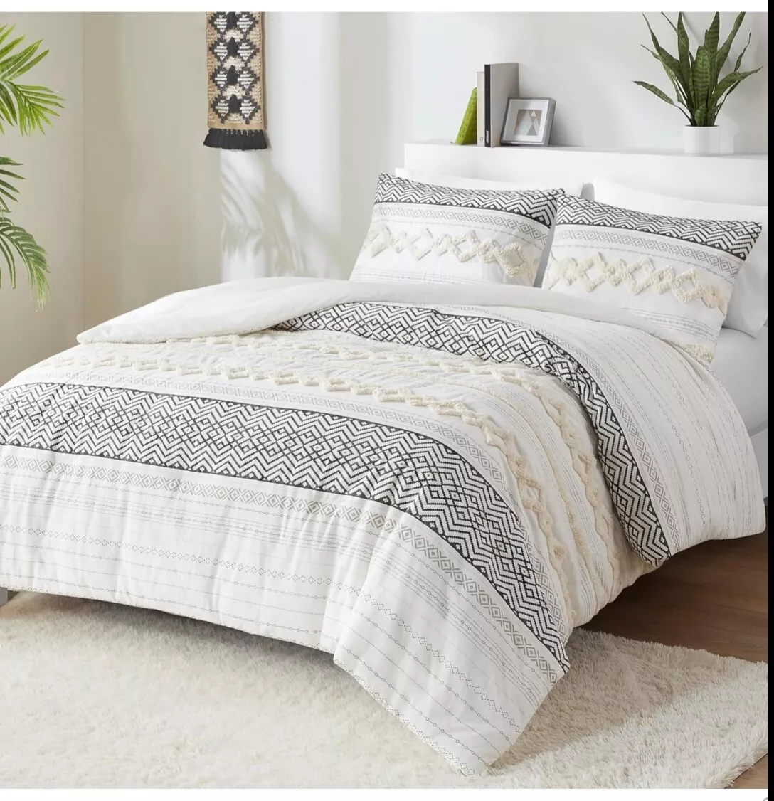 Hyde Lane Farmhouse Bedding Comforter Sets King size Ivory Bed