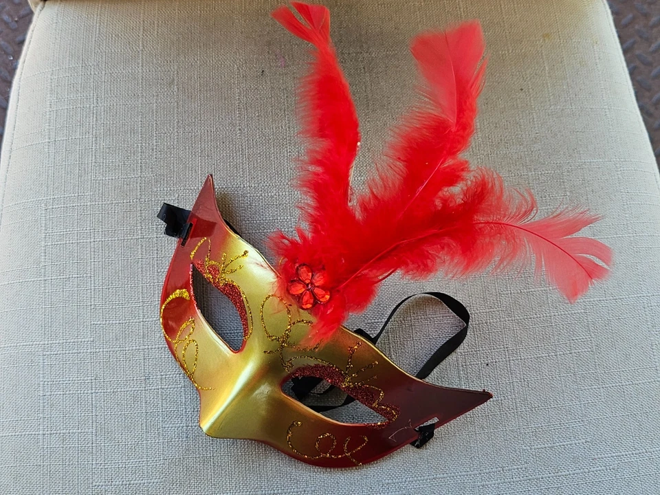 Light Up Mask Red Feather Face Party Mask Halloween Masquerade Eye Mask Unbrand - Image 4 of 4