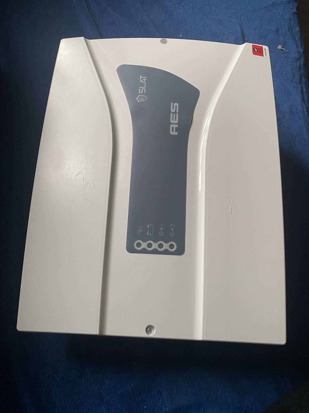 Alimentation de sécurité incendie en coffret métallique robuste et haute tolérance thermique