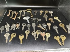 Lot 42 VTG Keys Flat Lock Skeleton Padlock House Brass Metal Alum Car Crafting