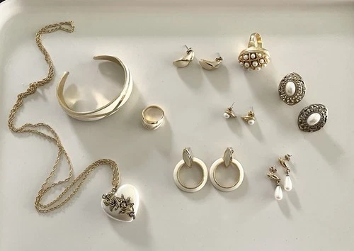 VINTAGE AVON Costume Jewelry LOT Gold-Tone Enamel Set Necklace Rings Bracelet