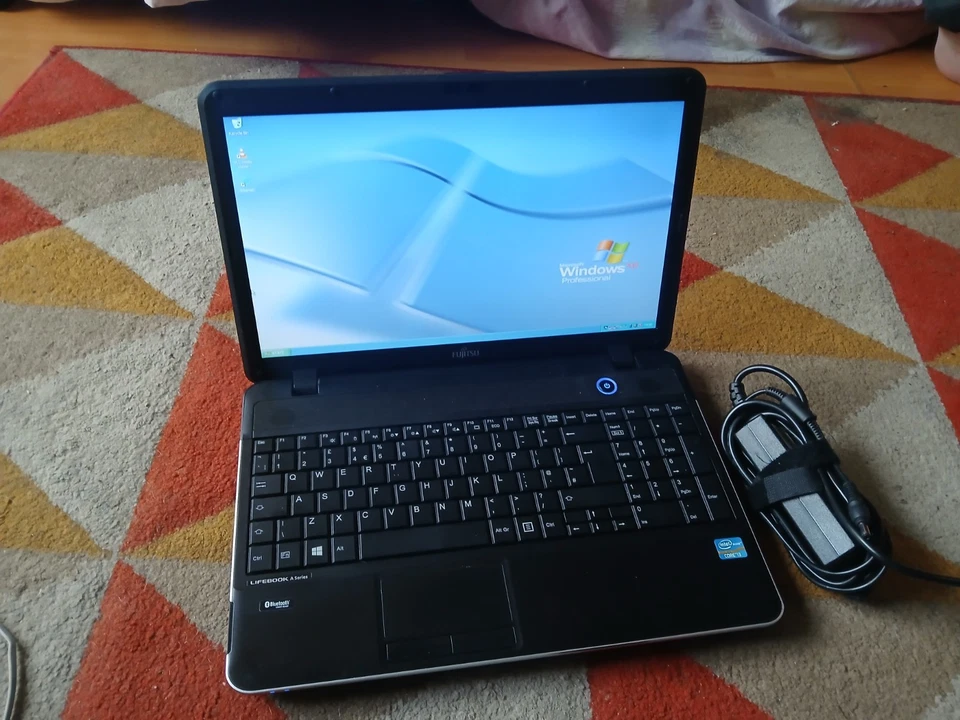 SERIOUSLY FAST Core i3 Fujitsu Windows XP  Laptop--HDMi +500GB HD + 4GB RAM (F1) - Image 2 of 4