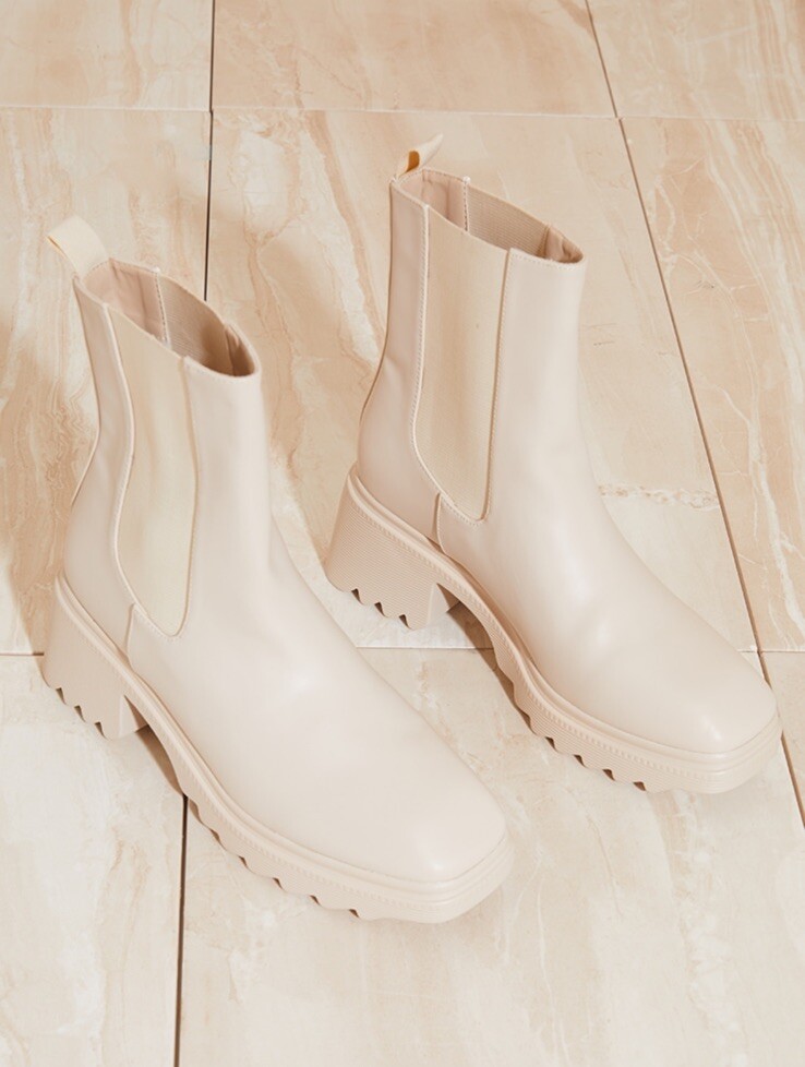 pretty little thing Cream Chelsea Boots Ankle Boots Size3 New In