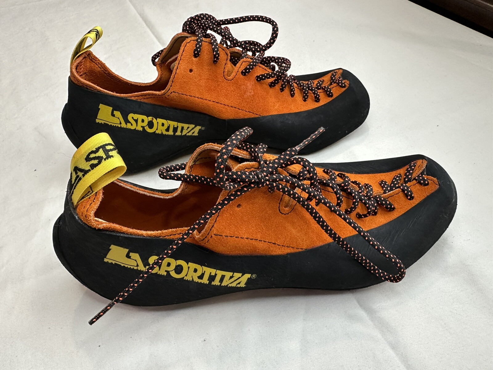 La Sportiva Rock Climbing Shoes Size 40 EU 8.5 US Made In Italy Orange