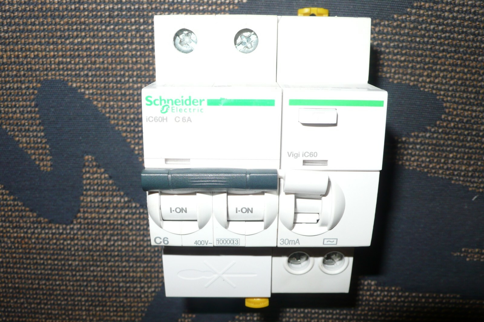 Disjoncteur A9F84206 et bloc différentiel A9Q11225 Schneider Electric 6A AC 2 pôles